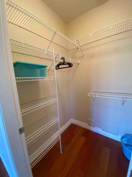 Lucky Suite, Two-Bedroom Suite With Independent Entrance In Richmond Close To Yvr Ngoại thất bức ảnh