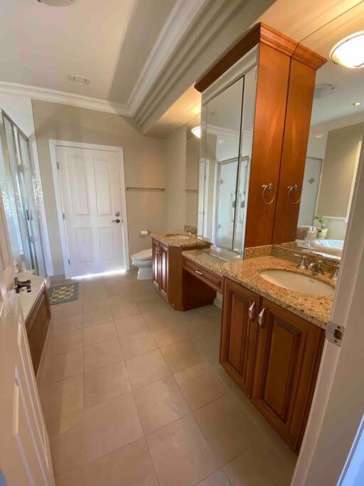 Lucky Suite, Two-Bedroom Suite With Independent Entrance In Richmond Close To Yvr Ngoại thất bức ảnh