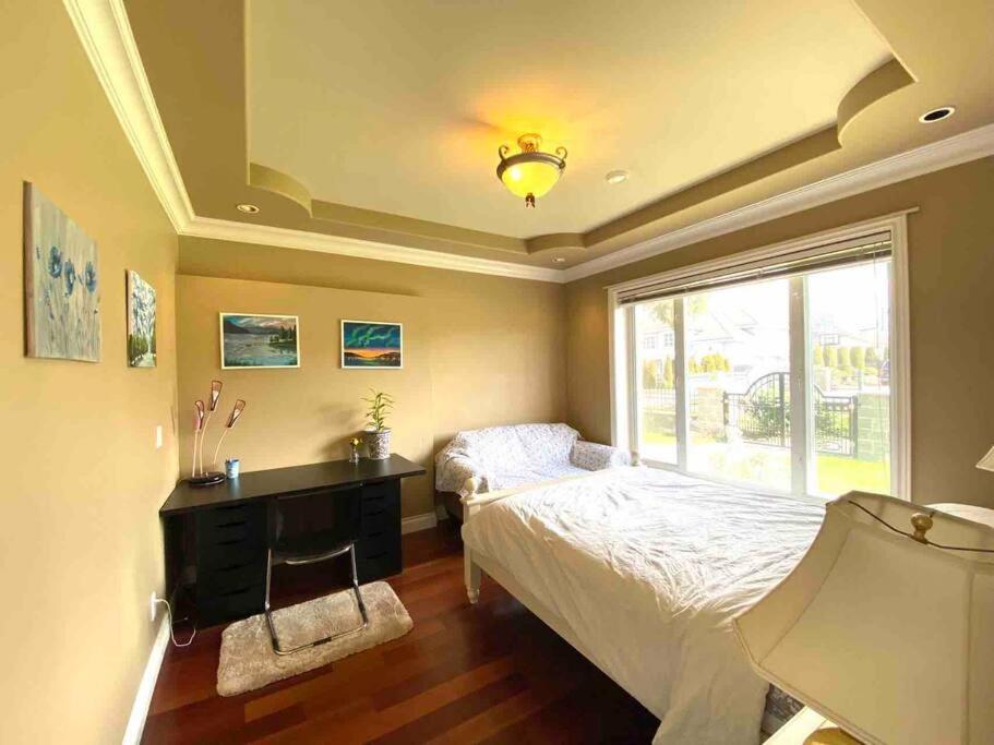Lucky Suite, Two-Bedroom Suite With Independent Entrance In Richmond Close To Yvr Ngoại thất bức ảnh