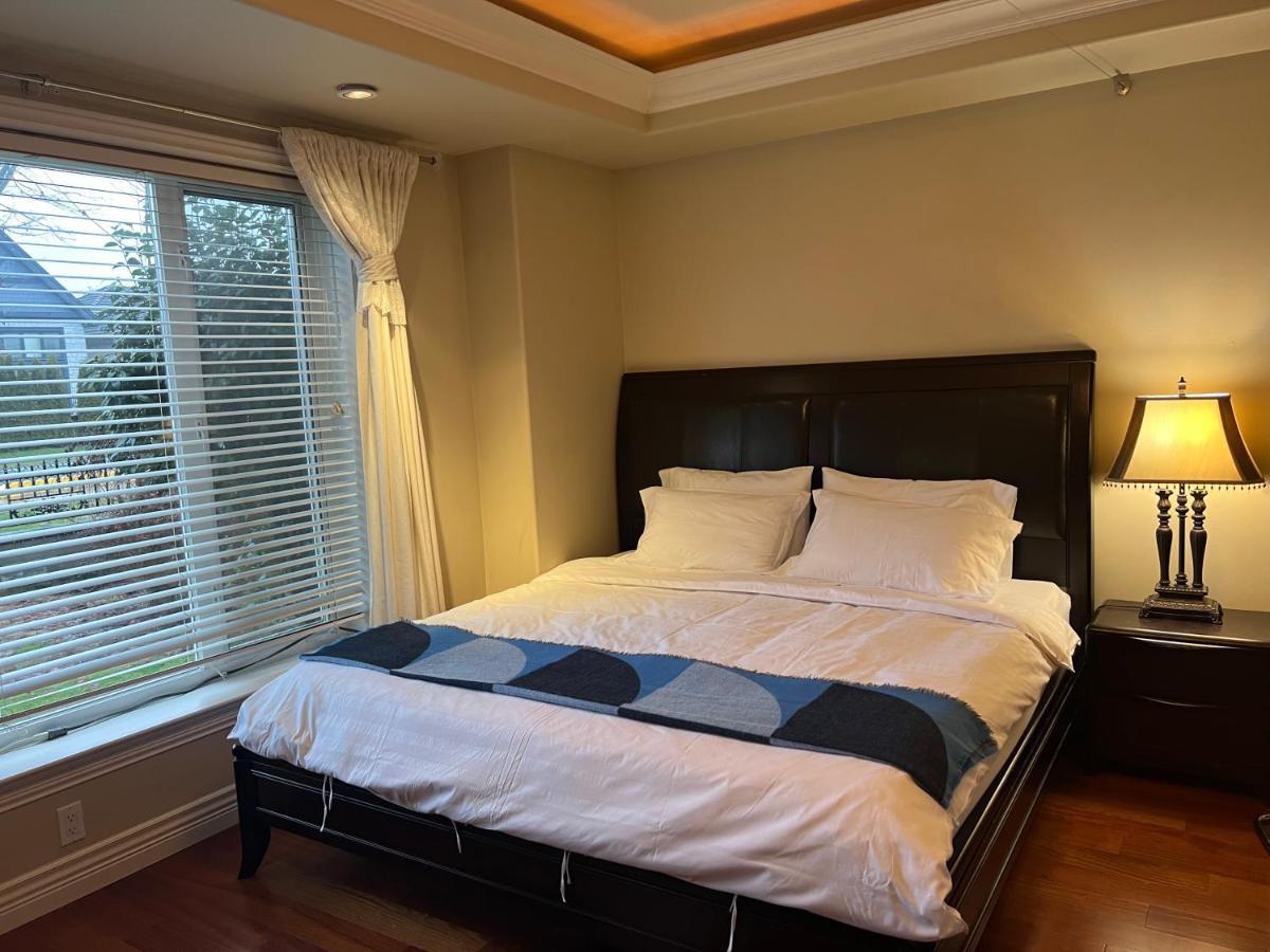 Lucky Suite, Two-Bedroom Suite With Independent Entrance In Richmond Close To Yvr Ngoại thất bức ảnh