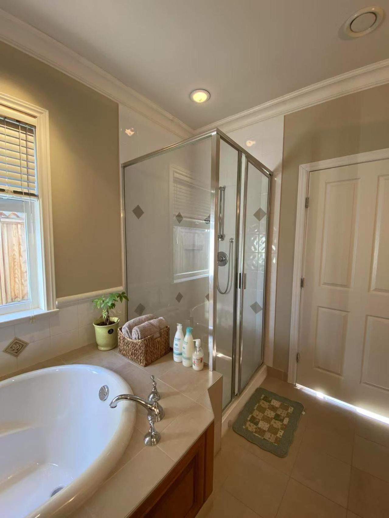 Lucky Suite, Two-Bedroom Suite With Independent Entrance In Richmond Close To Yvr Ngoại thất bức ảnh